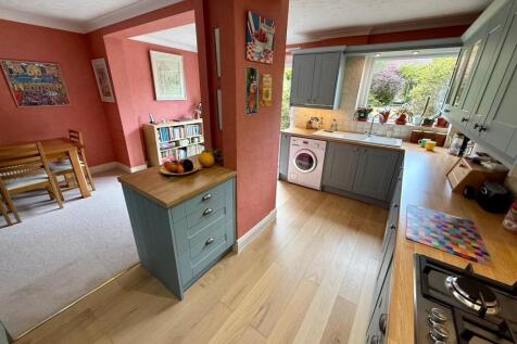 VR129 Kitchen2.jpg