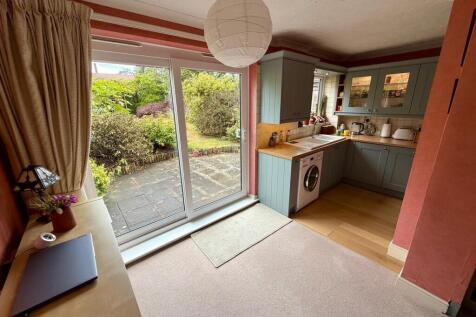 VR129 Kitchen3.jpg