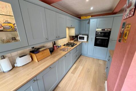 VR129 Kitchen.jpg