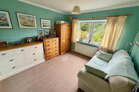 VR129 Bed2.jpg