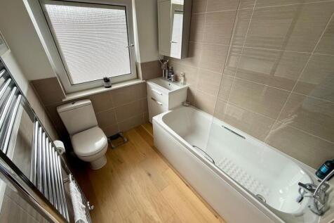 VR129 Bathroom.jpg