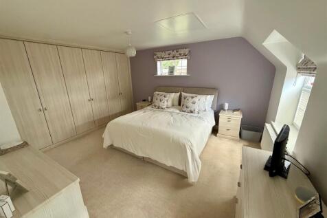 KL8 Bed1.jpg