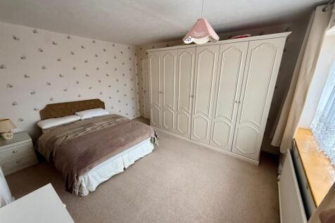 RA11 Bed2.jpg