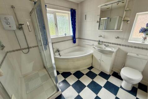 RA11 Bathroom.jpg