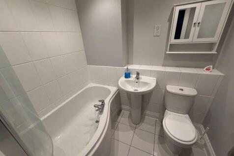 SD76 Bathroom.jpg