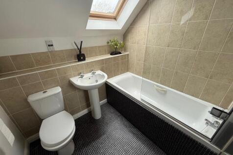 EC18 Bathroom.jpg