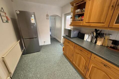 AR24 Kitchen2.jpg