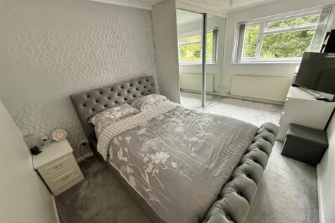 AR24 Bed1.jpg