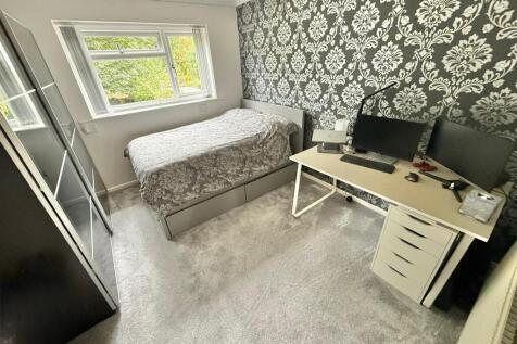 AR24 Bed2.jpg