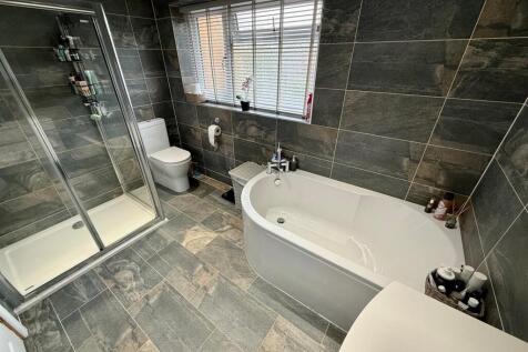 AR24 Bathroom.jpg