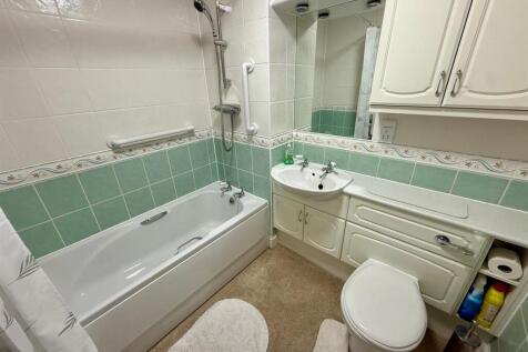 PC25 Bathroom.jpg