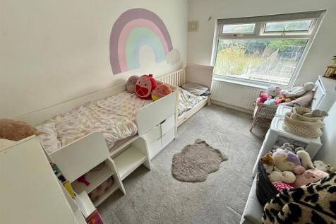RR46 Bed2.jpg