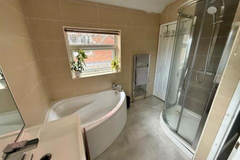 RR46 Bathroom2.jpg