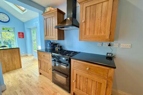 AR211 Kitchen2.jpg