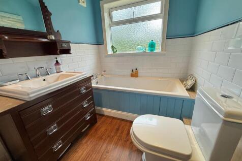 AR211 Bathroom.jpg