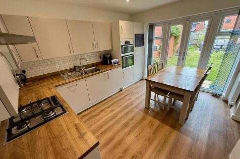 PG10 Kitchen.jpg