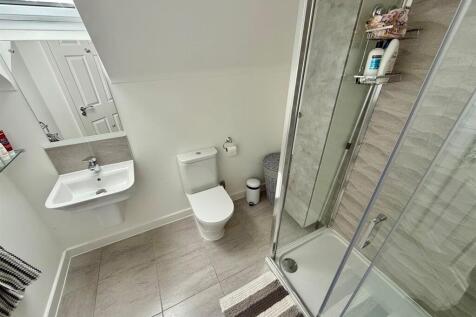 PG10 En Suite.jpg