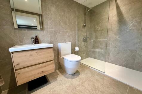 WR131 EnSuite.jpg