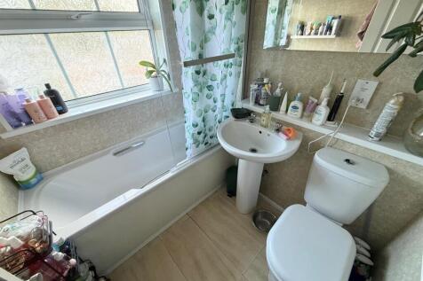 WR26 Bathroom.jpg