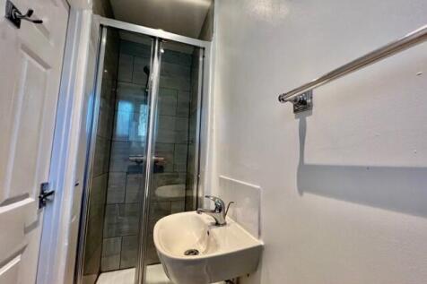 Ensuite to bedroom one