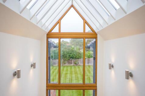 6 Vicarage Way 32...