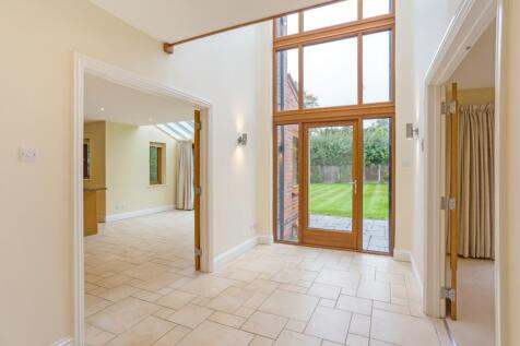 6 Vicarage Way 32...