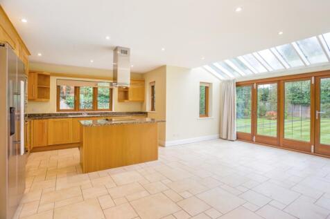 6 Vicarage Way 32...