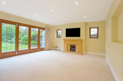6 Vicarage Way 32...