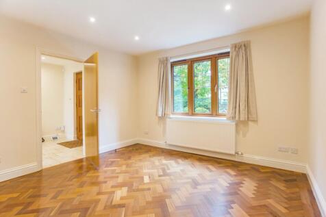 6 Vicarage Way 32...