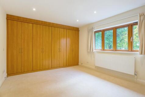 6 Vicarage Way 32...