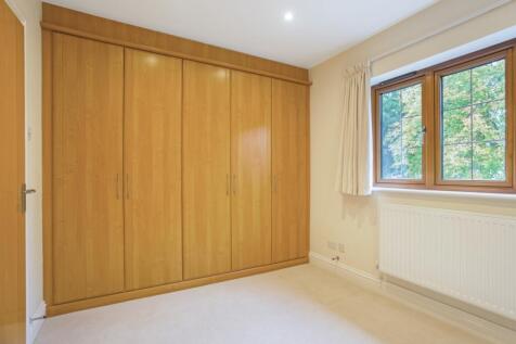 6 Vicarage Way 32...