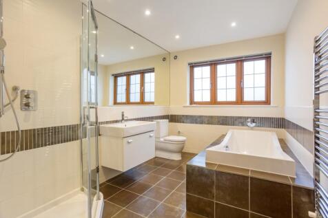 6 Vicarage Way 32...