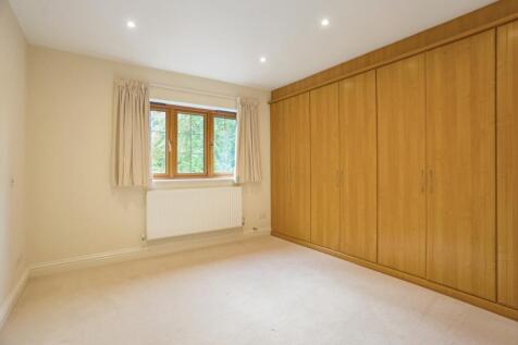 6 Vicarage Way 32...