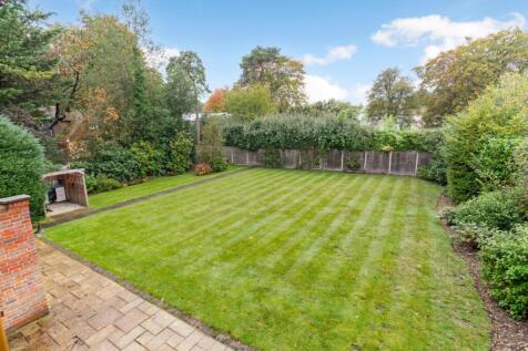 6 Vicarage Way 32...