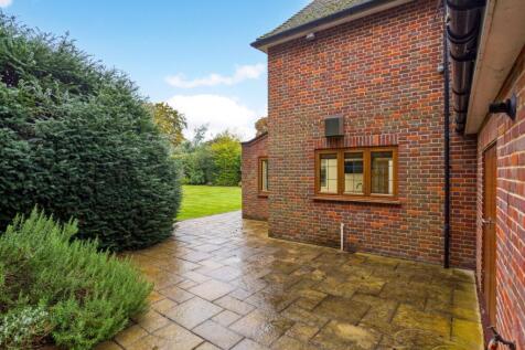 6 Vicarage Way 32...
