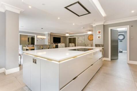 16 Woodhill Avenu...
