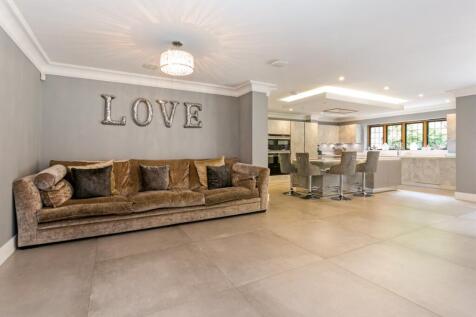 16 Woodhill Avenu...