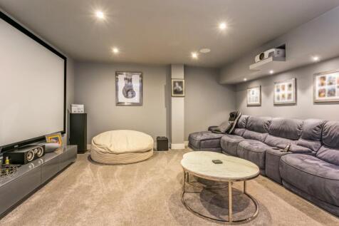 16 Woodhill Avenu...