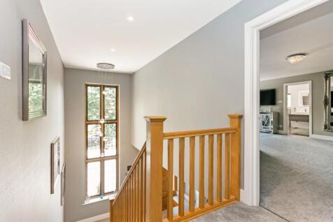 16 Woodhill Avenu...