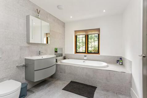 16 Woodhill Avenu...