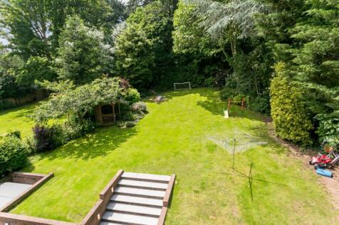 16 Woodhill Avenu...