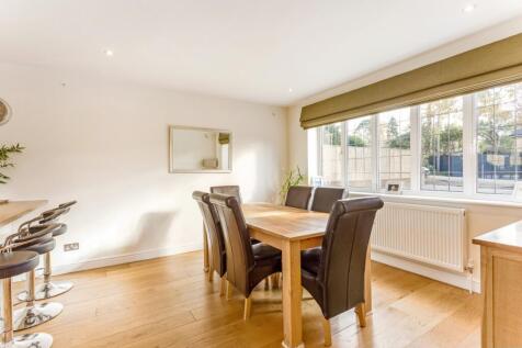 73 Dukes Wood Dri...