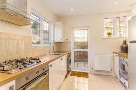 73 Dukes Wood Dri...