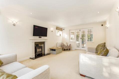 73 Dukes Wood Dri...