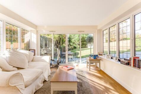 73 Dukes Wood Dri...