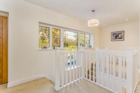 73 Dukes Wood Dri...