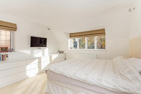 73 Dukes Wood Dri...