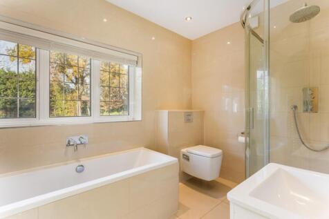 73 Dukes Wood Dri...