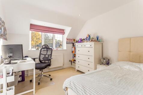 73 Dukes Wood Dri...