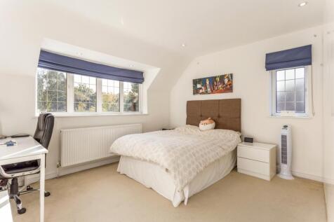 73 Dukes Wood Dri...